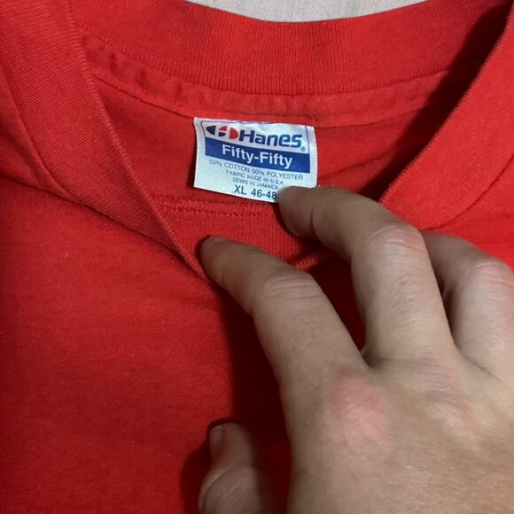 90s St. Claire red tee - Picture 3 of 3